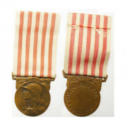 médaille France Grande Guerre 14 -18  ( 064)